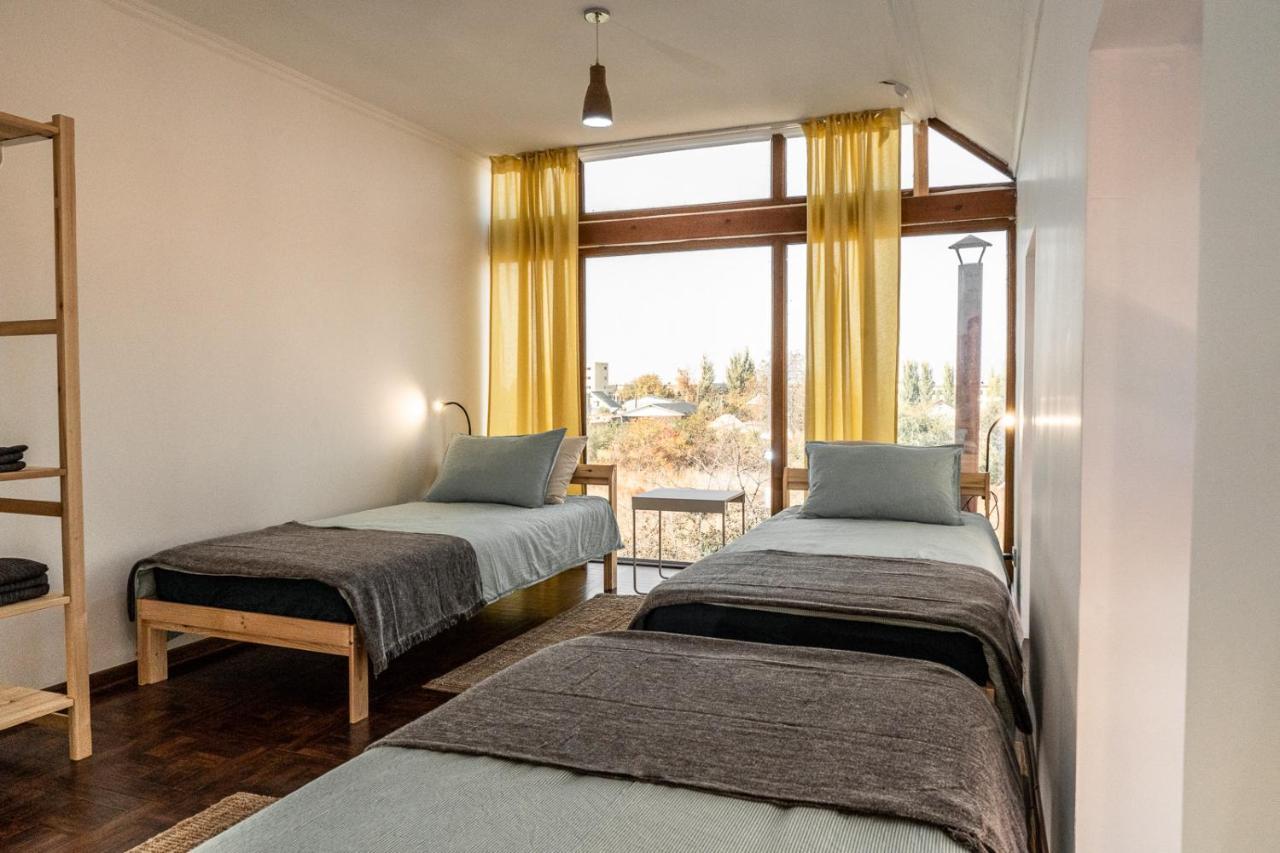 Albergue Modern Loft Lighthouse Karakol Exterior foto