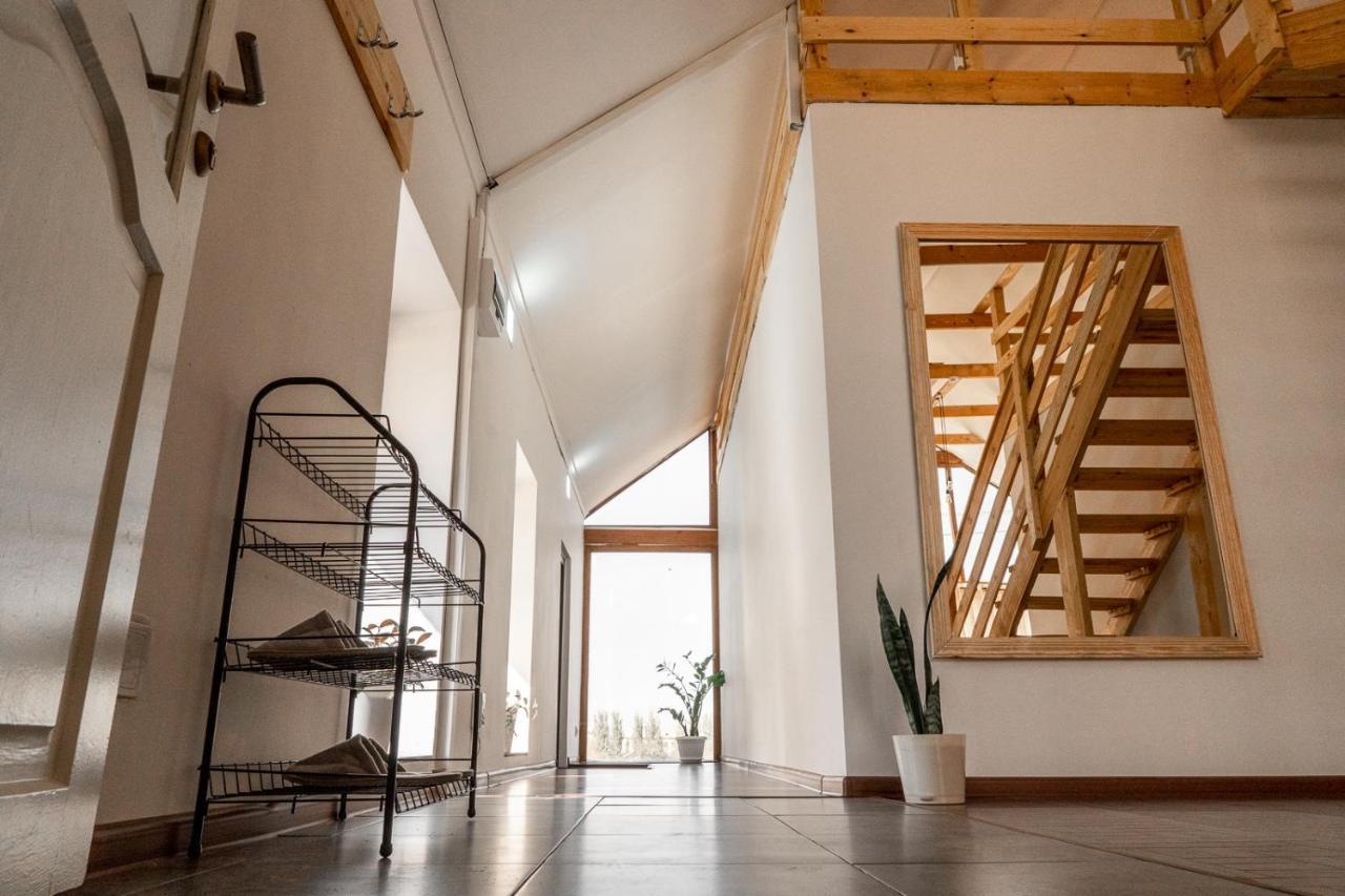 Albergue Modern Loft Lighthouse Karakol Exterior foto