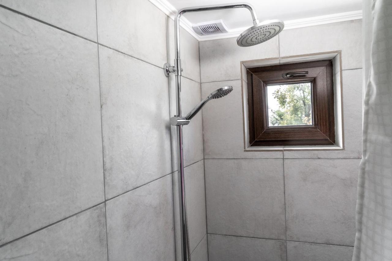 Albergue Modern Loft Lighthouse Karakol Exterior foto